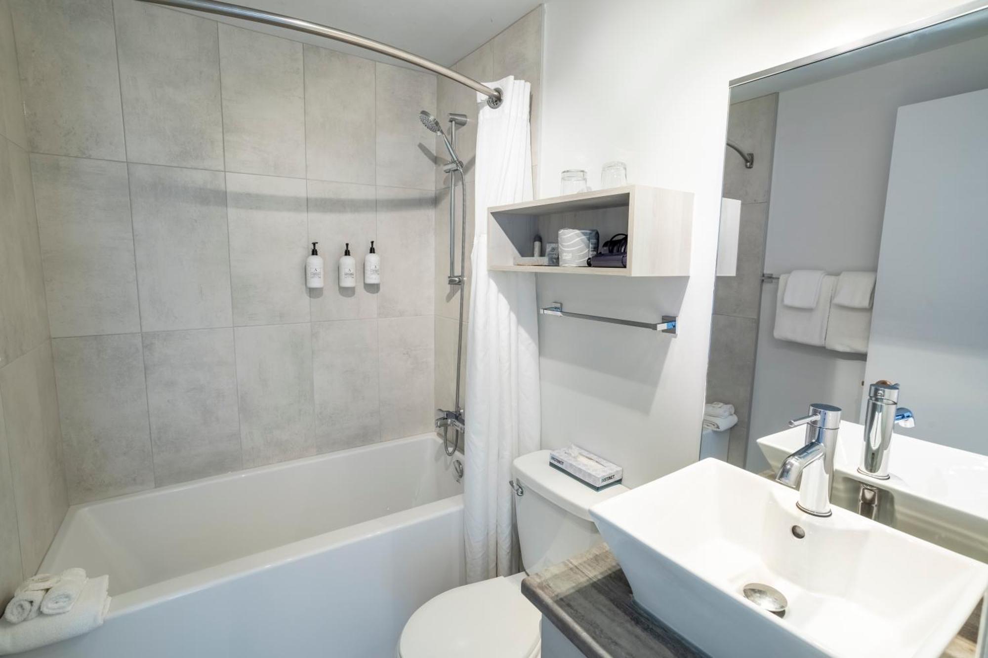 Hotel Pavillon Sur Par Riotel Matane